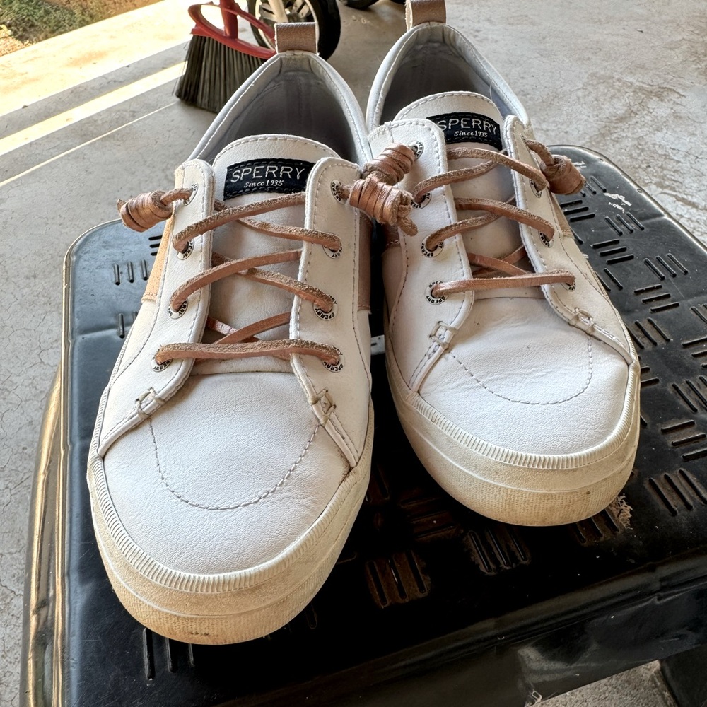 Sperry’s women’s slip on shoes size 8 colors are white and pink